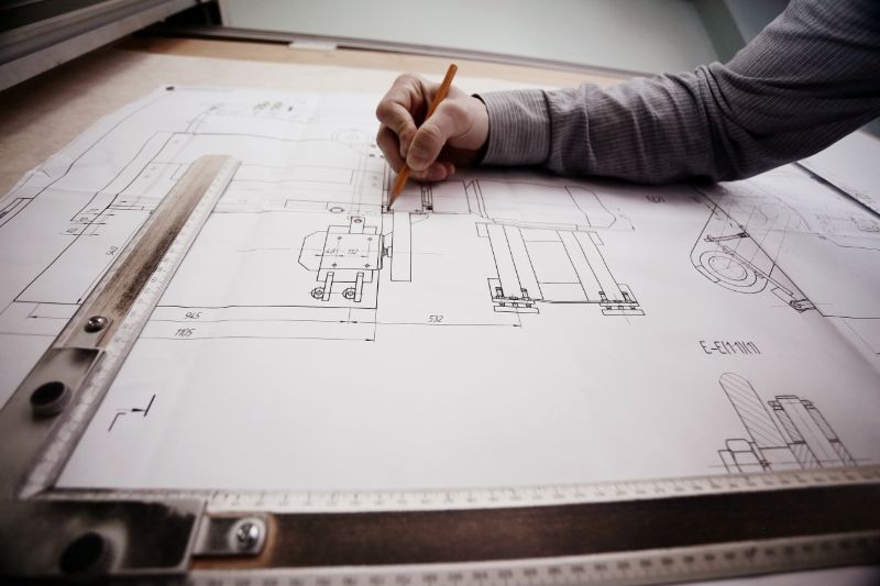 quantity-surveyor-Drawing-up-the-Specs-min