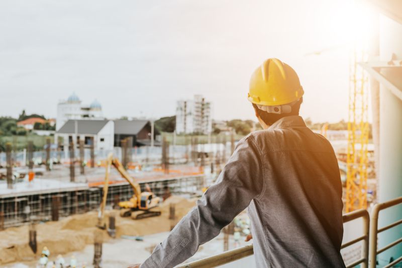 quantity-surveyor-supervising-buiilding-site